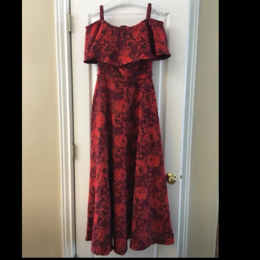 Prom/ Formal red floral Mcduggal dress size 2 - Picture 3 of 3